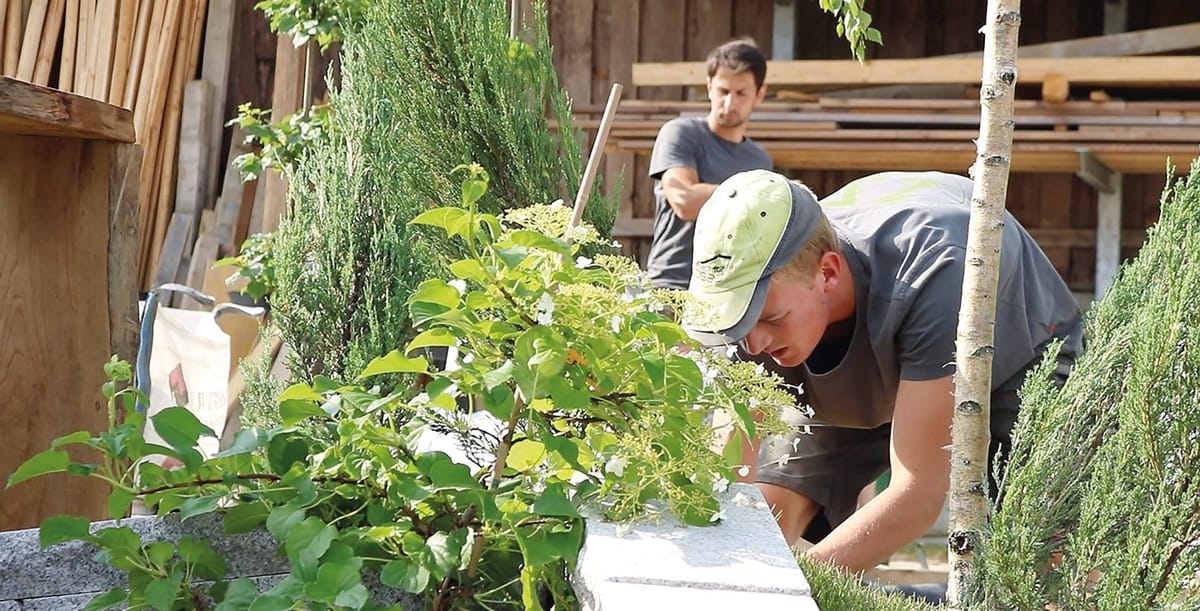 Lehrlingsgärten bei GartenZauner: Kreative Nachwuchsförderung durch selbstständige Gartenplanung